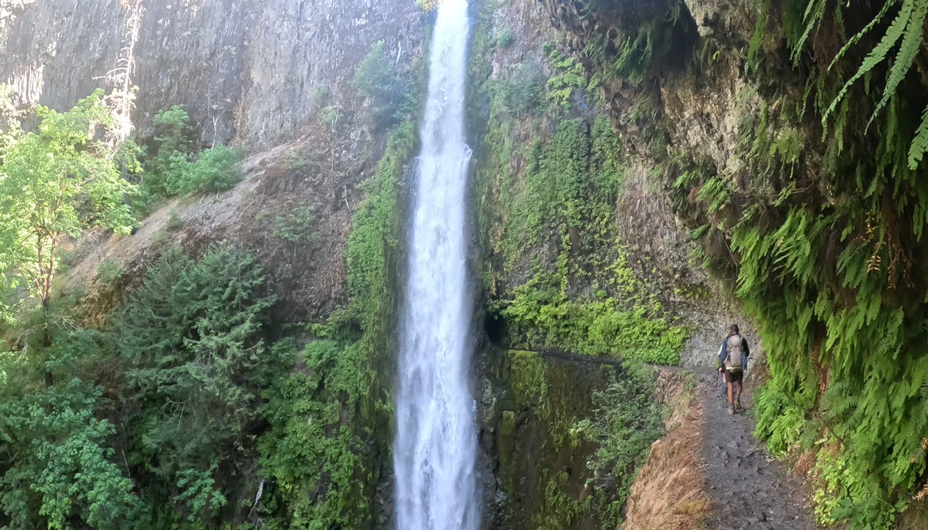 Eagle Creek Trail To Tunnel Falls Oregon